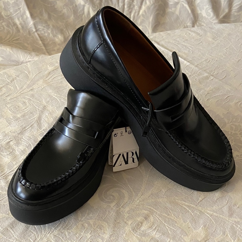 Zara Women’s real leather Black Slip-On lug Loafers. Size 41